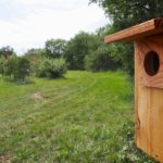 Nichoir à Huppe fasciée en bordure du verger de poires © LPO Drôme